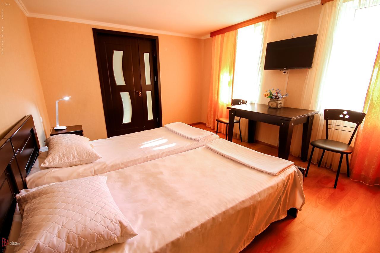 Green Garden Guest House 茨卡尔图博 外观 照片